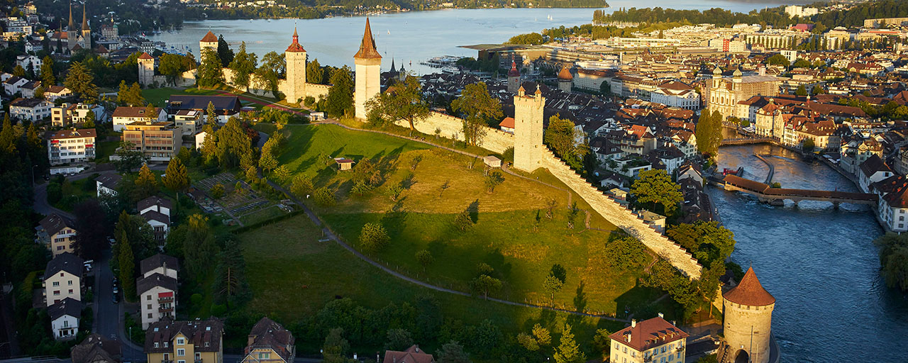 museggmauer-aus-der-luft-emanuel-ammon-aura
